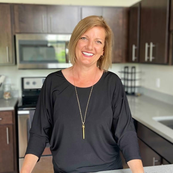 Meet your Posher, Laura - Picture 1 of 1